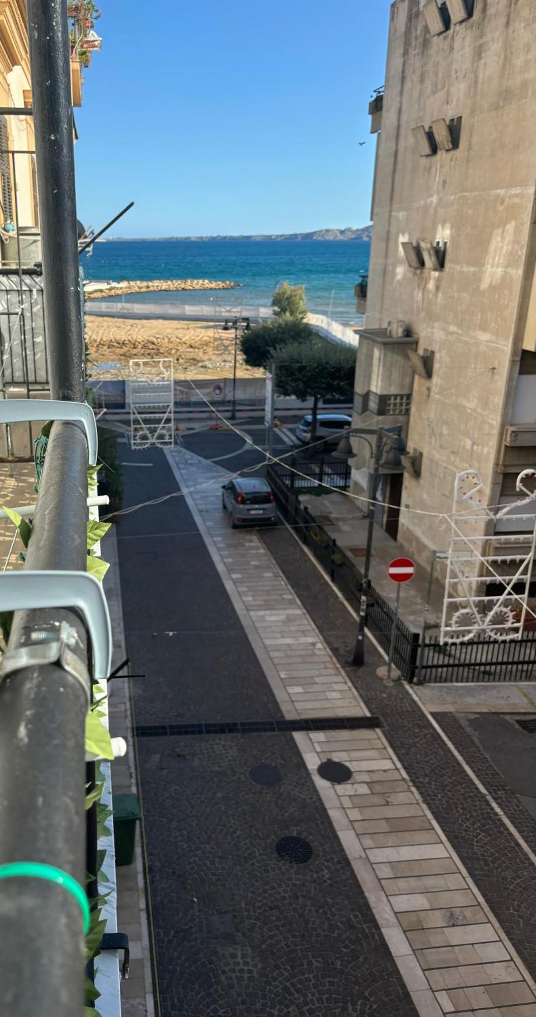 B&B A Un Passo Dal Mare Crotone Exterior foto