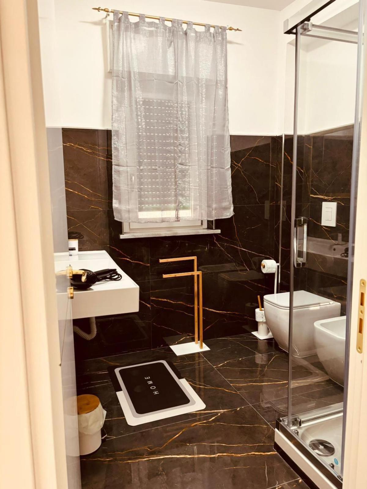 B&B A Un Passo Dal Mare Crotone Exterior foto