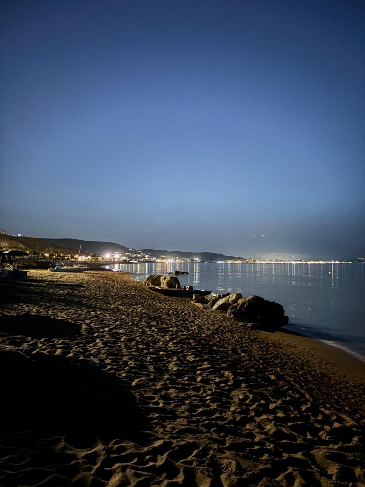 B&B A Un Passo Dal Mare Crotone Exterior foto