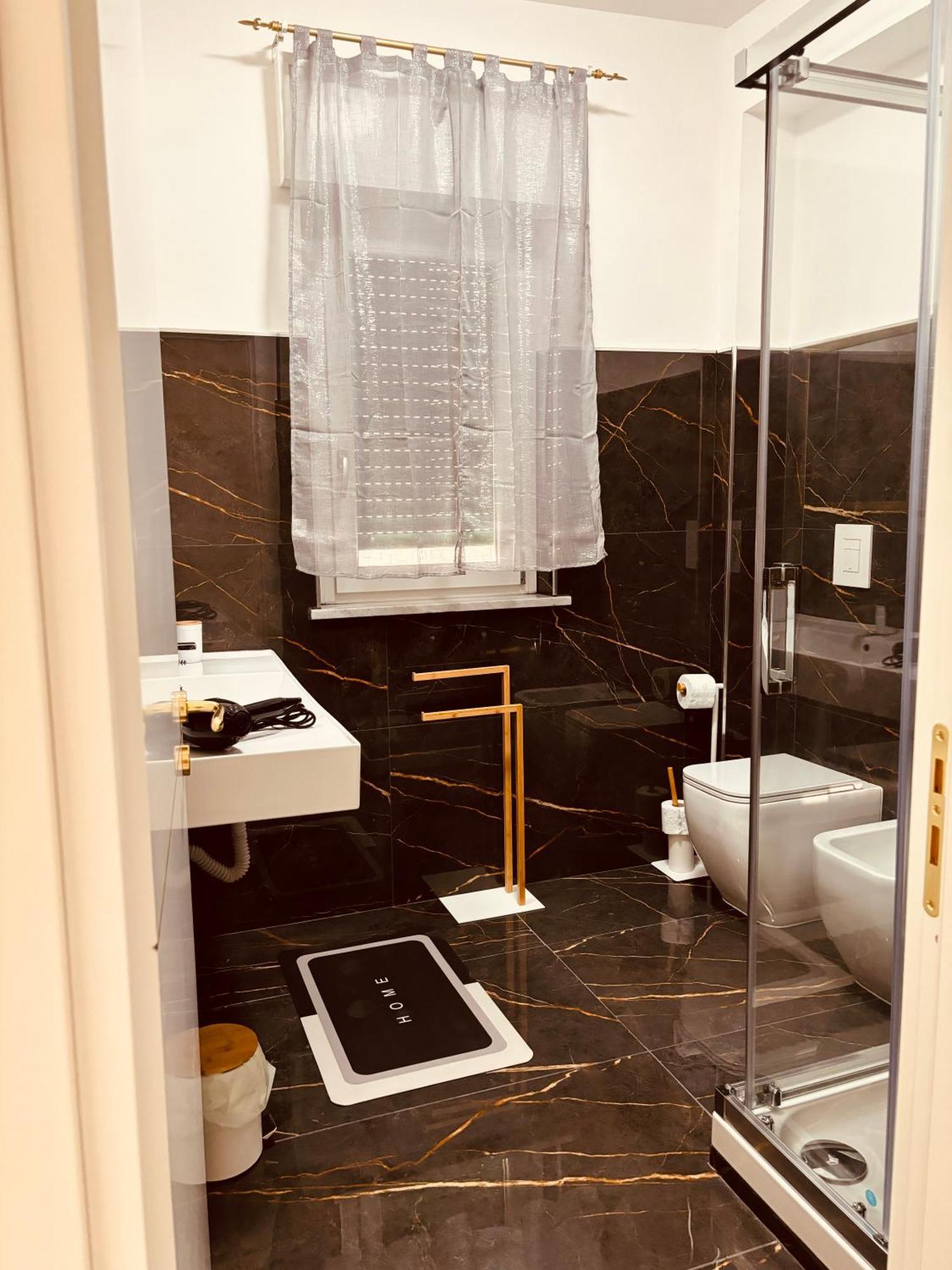 B&B A Un Passo Dal Mare Crotone Exterior foto